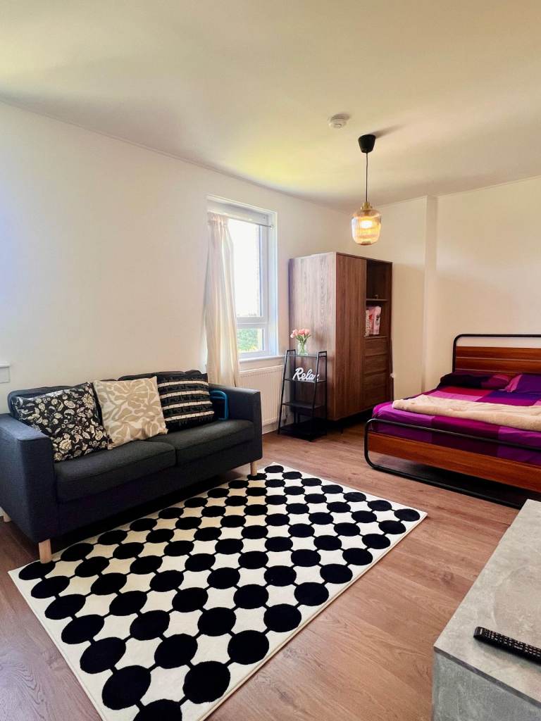 🏡 Modern 1-Bedroom Furnished House – All Bills Included – £1,299 PCM – Move-in Ready!