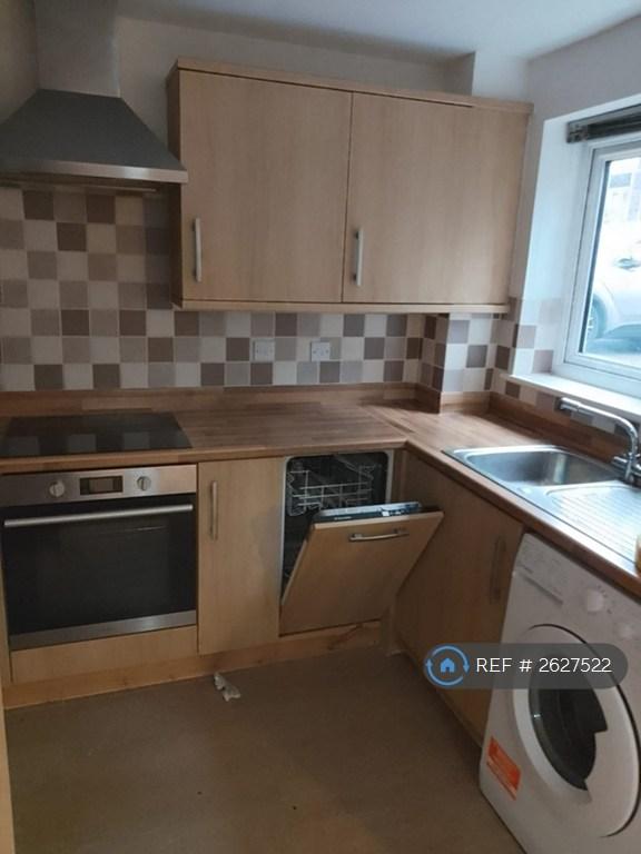 1 bedroom flat in Hengist Way, Wallington, SM6 (1 bed) (#2627522)