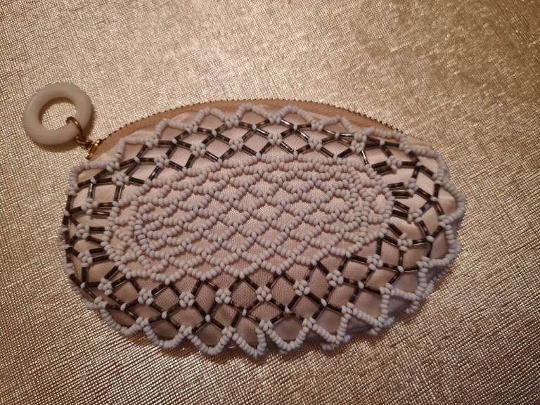 Vintage Beaded Coin Purse – White/Silver, Good Condition
