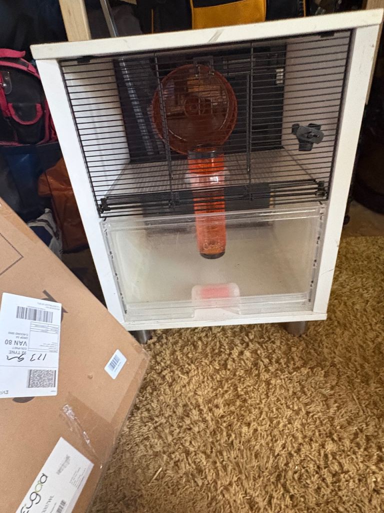 Hamster cage (make is omlet) 