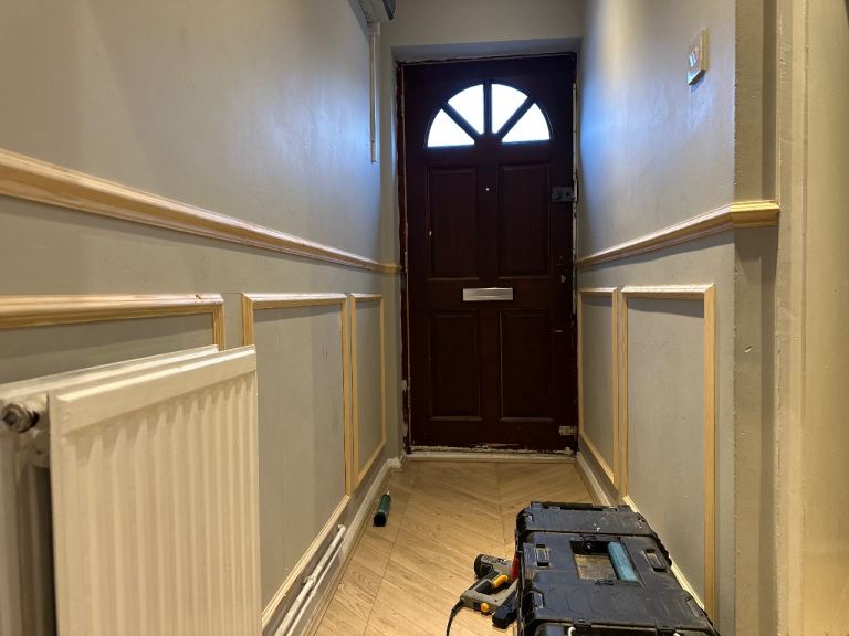 Wall panelling & Moulding | Painter & decorating | Murals & Wallpaper | Handyman 