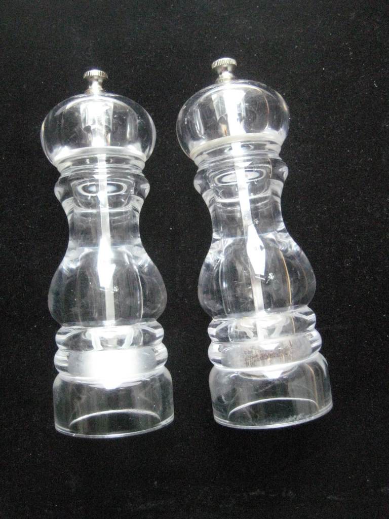 Nearly New Clear Acrylic Salt and Pepper Grinder Mill Set for £8.00