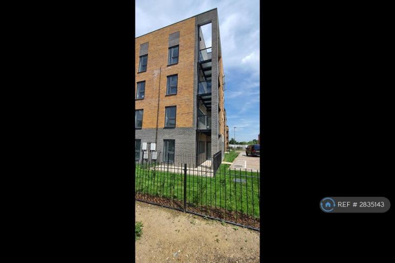 2 bedroom flat in Sparrow Street, Rainham, RM13 (2 bed) (#2835143)