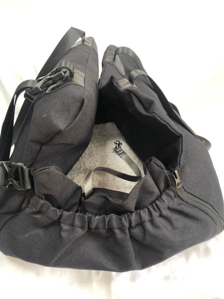 PET DOG CAT CARRIER, FABRIC, INFLATABLE INSERTS, SHOULDER ADJUSTABLE STRAPS