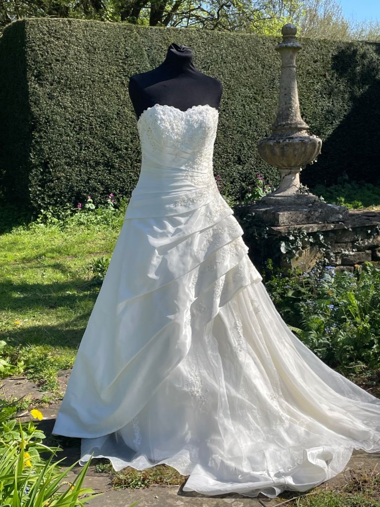 Stunning Truebride dress size 10/12