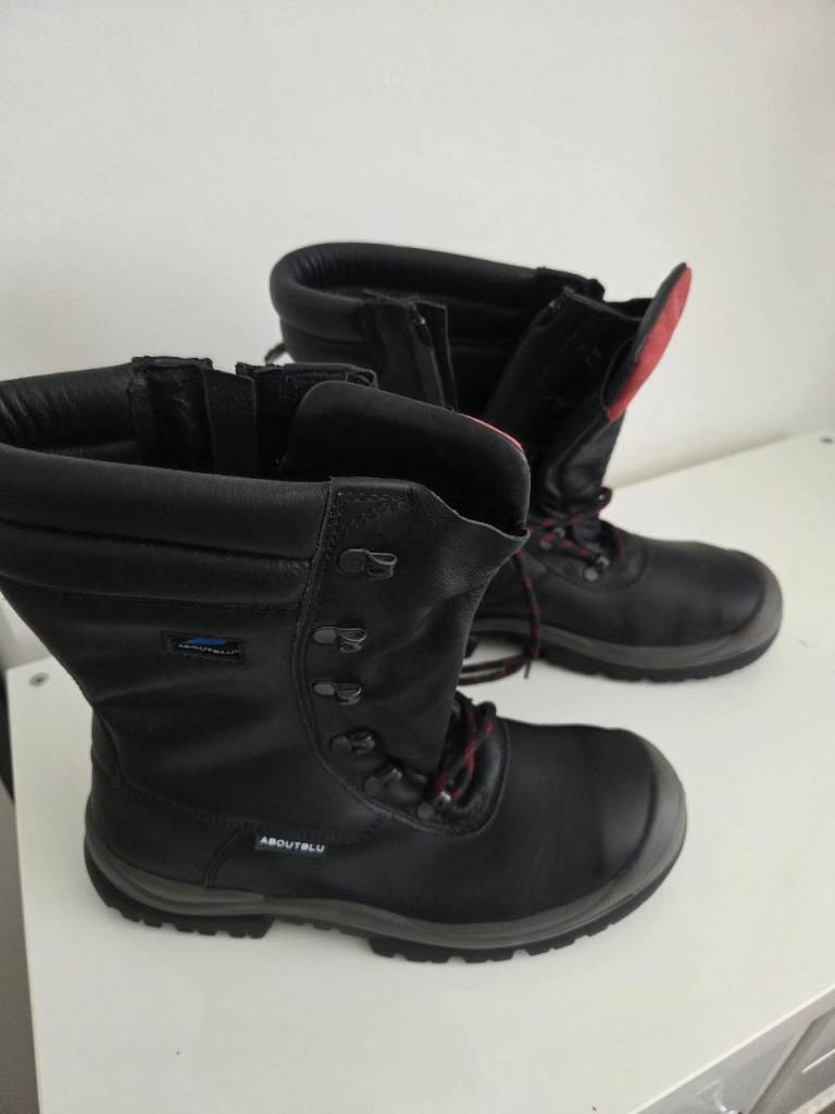 Mens work botts size 8 dont have the box never been worn