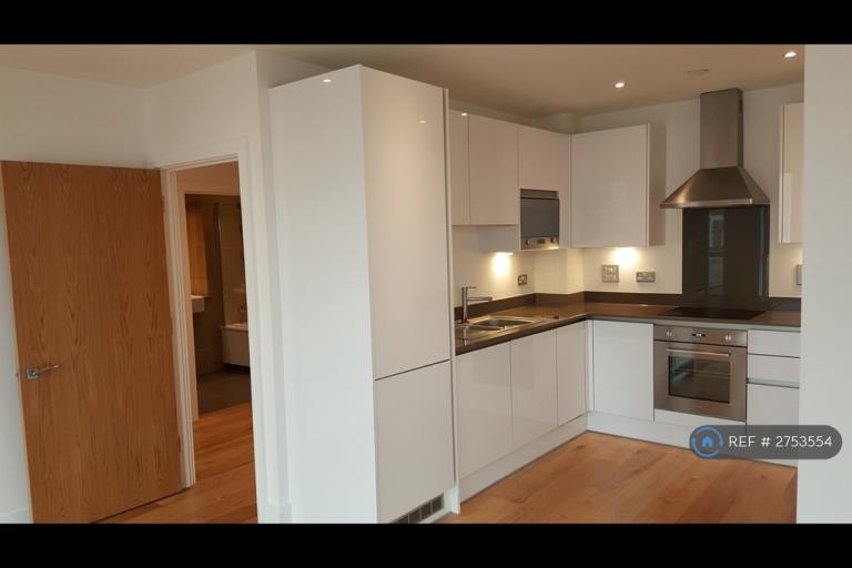 1 bedroom flat in Emily Street, London, E16 (1 bed) (#2753554)