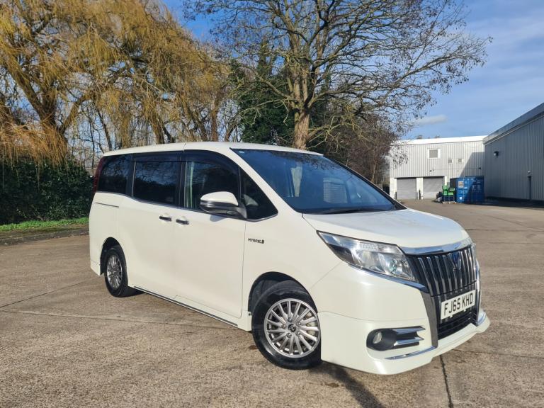 2015 Toyota Noah Voxy-Esquire 1.8 hybrid 7 seats automatic MPV Hybrid Electric Automatic