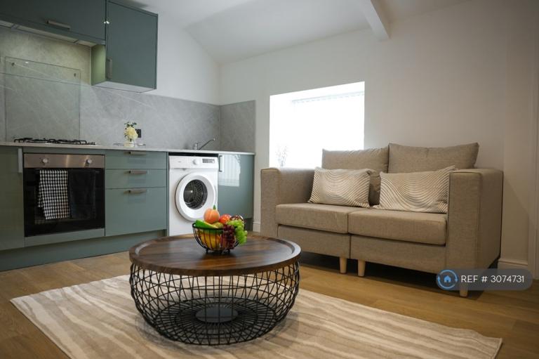 2 bedroom flat in Neath Road, Swansea, SA1 (2 bed) (#3074731)