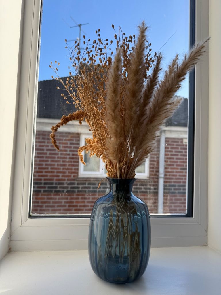 Vase with dried flowers decoration 