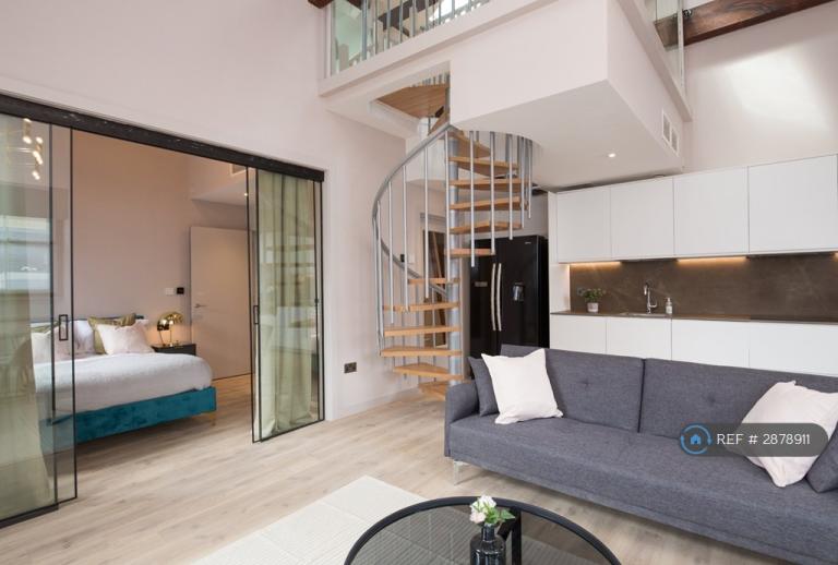 3 bedroom flat in Charlotte Street, Manchester, M1 (3 bed) (#2878911)