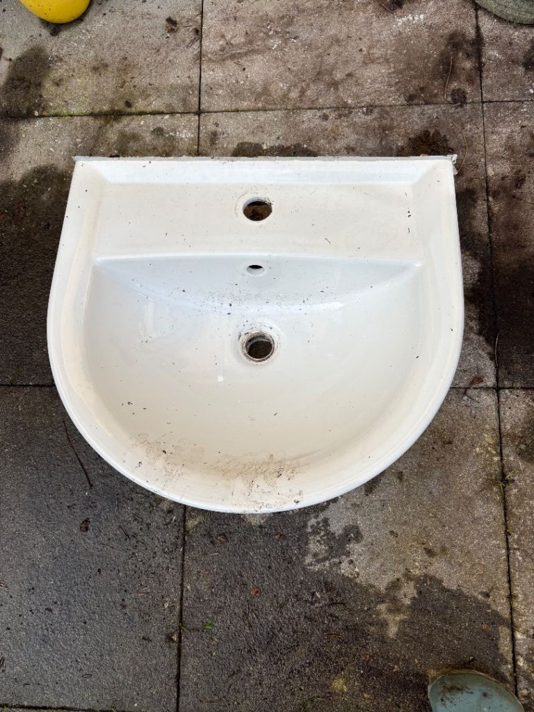 Bathroom sink. FREE