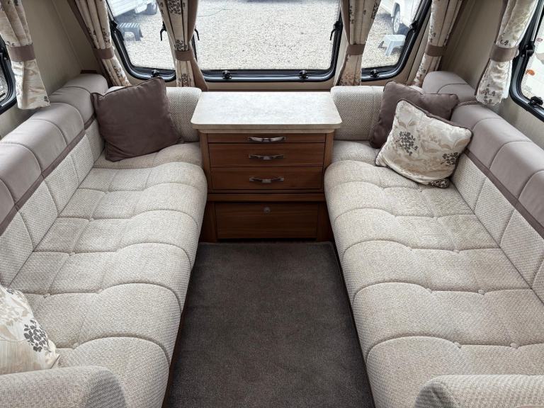 ELDDIS AFFINITY 530 - 3 BERTH CARAVAN + AIR CONDITIONING + MOTORMOVER