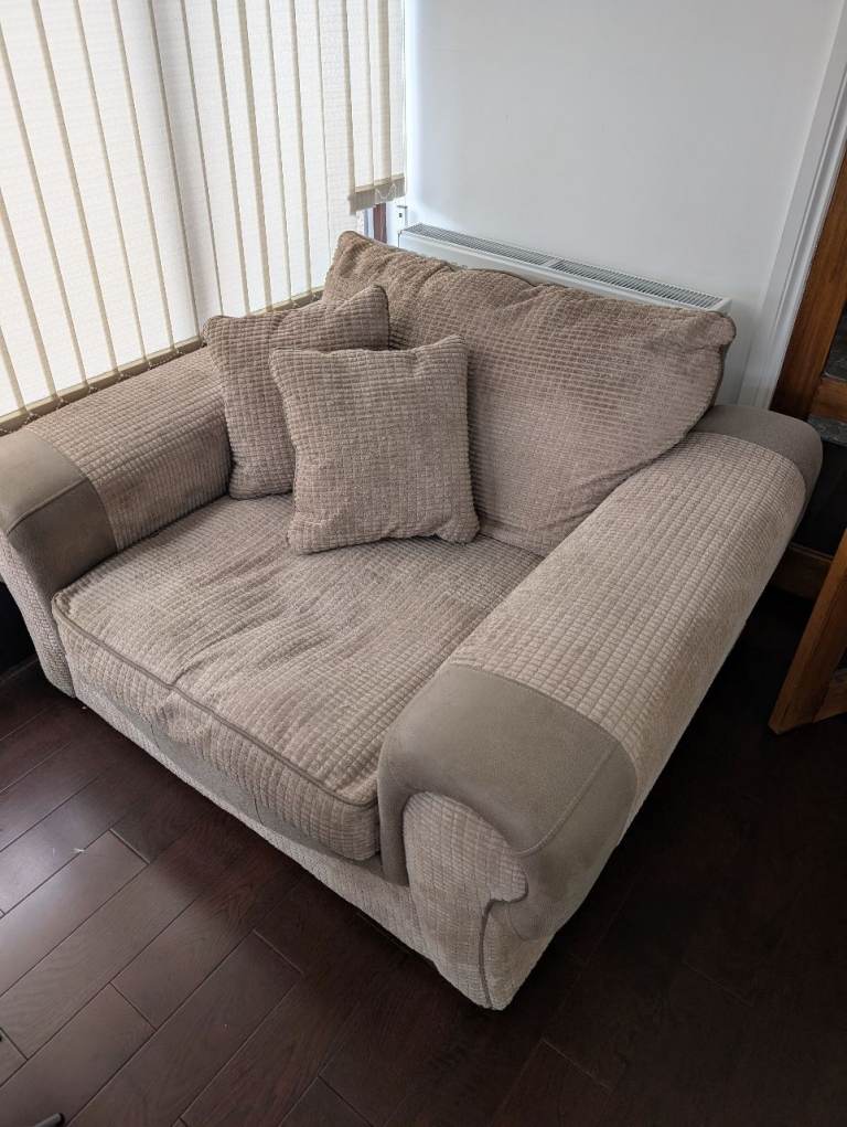 Large chair (love seat)