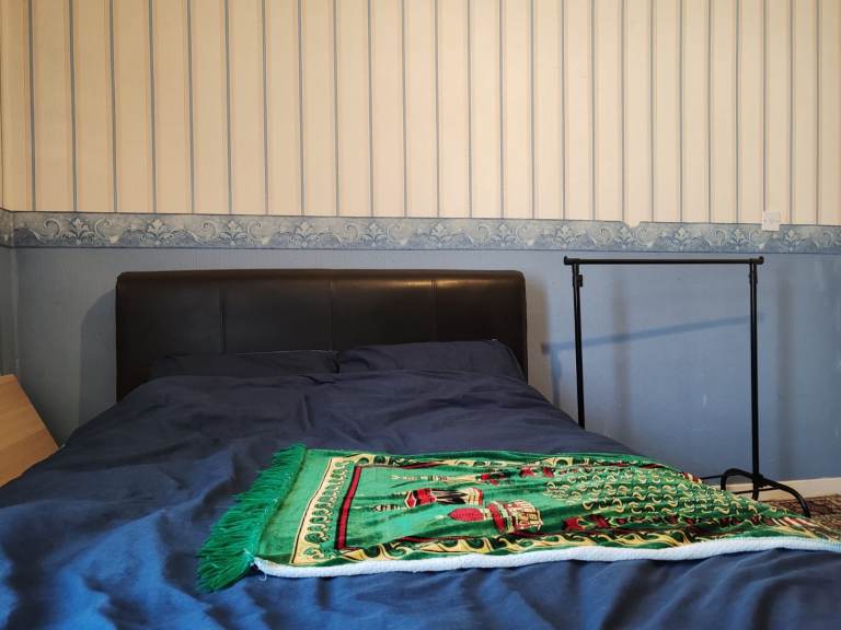 Large excellent double room for students or professionals in small heath