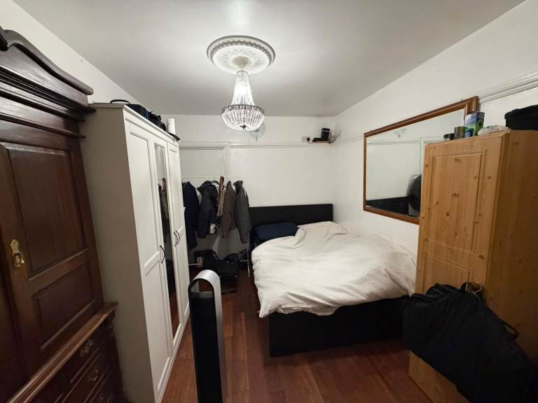 Large Studio flat to rent in Hatton Cross