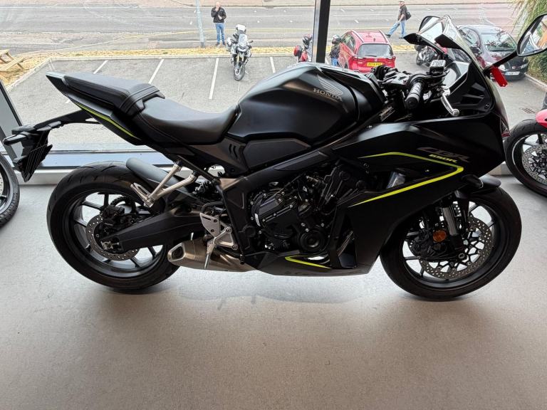 2026 HONDA CBR650R 650 E-CLUTCH, **Pre-Registered Sale**