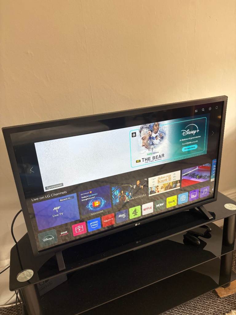 LG Smart TV 32 inch with Remote – Great Condition (LG 32lm6300pla)