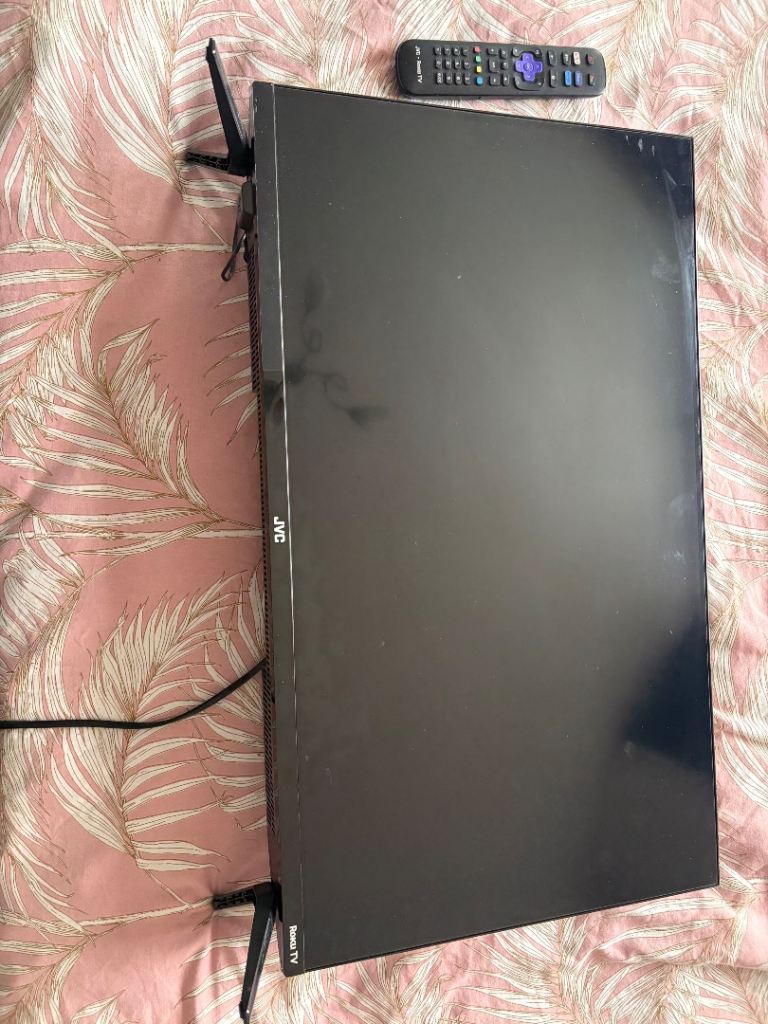 Tv 32inch JVC Roku tv 