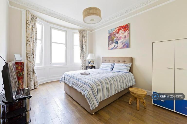 2 bedroom flat in Edinburgh, Edinburgh, EH7 (2 bed) (#2574302)