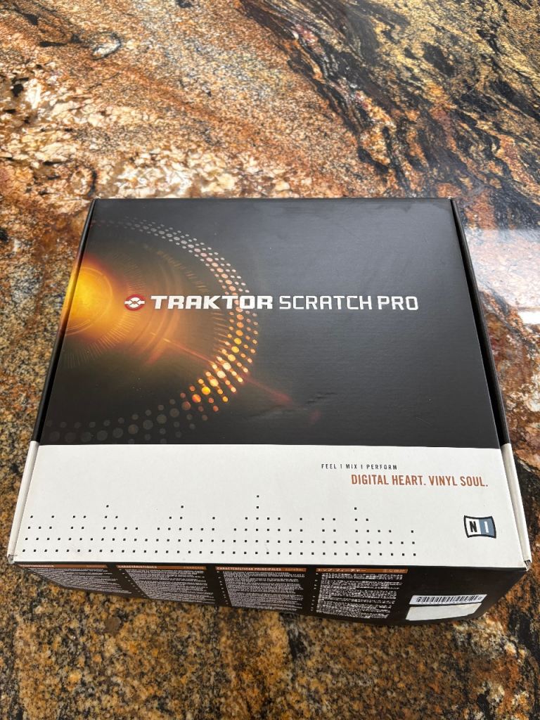Native Instruments Traktor Scratch Pro & Audio 8 DJ Digital Vinyl Control System and Software