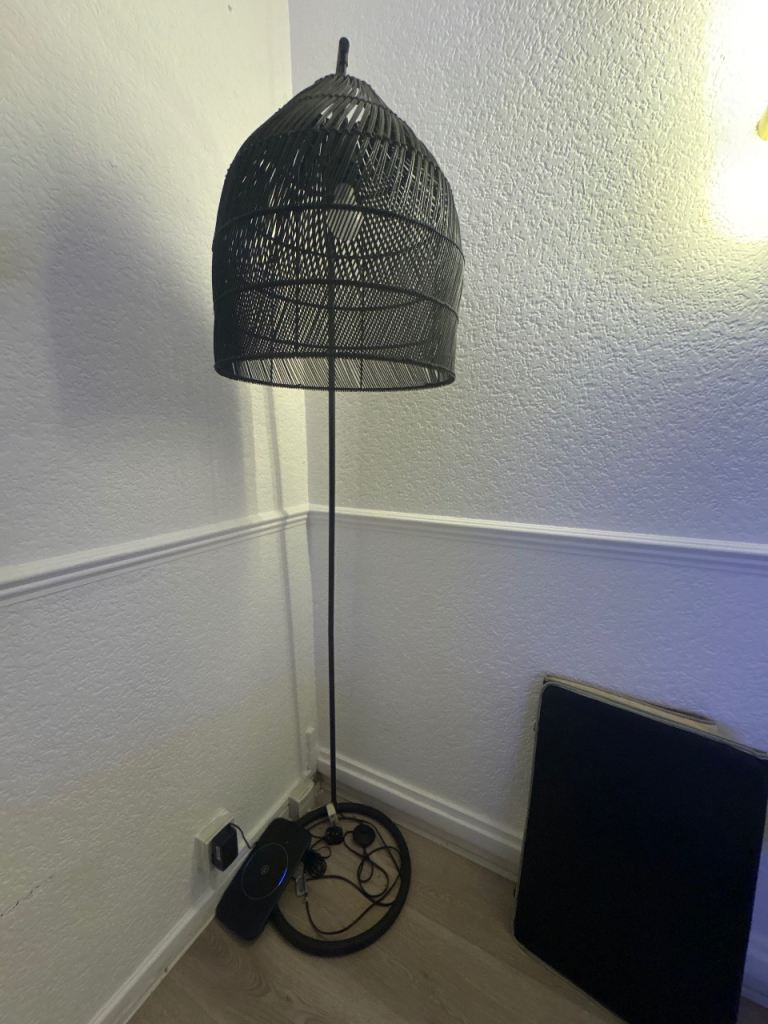 Modern Floor Lamp w/ ‌Rattan Weave Shade Black Metal Stand Living Room Lighting