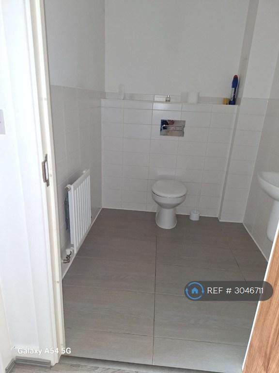 2 bedroom flat in Minter Road, Barking, IG11 (2 bed) (#3046711)