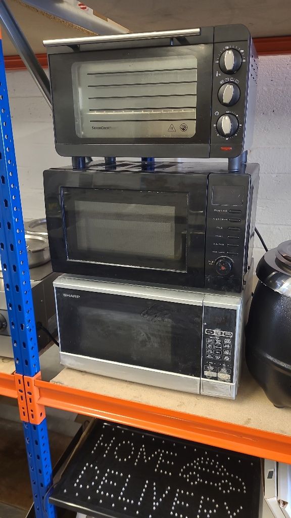 Used Microwaves for Sale (Sold As Seen)(Price Per Item)