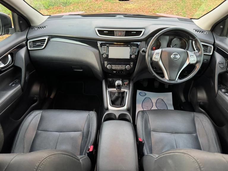 2015 Nissan Qashqai 1.6 dCi Tekna 5dr HATCHBACK Diesel Manual