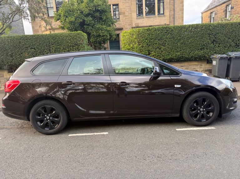 Vauxhall Astra 1.6 Estate automatic auto (like Ford focus or Ford fiesta)