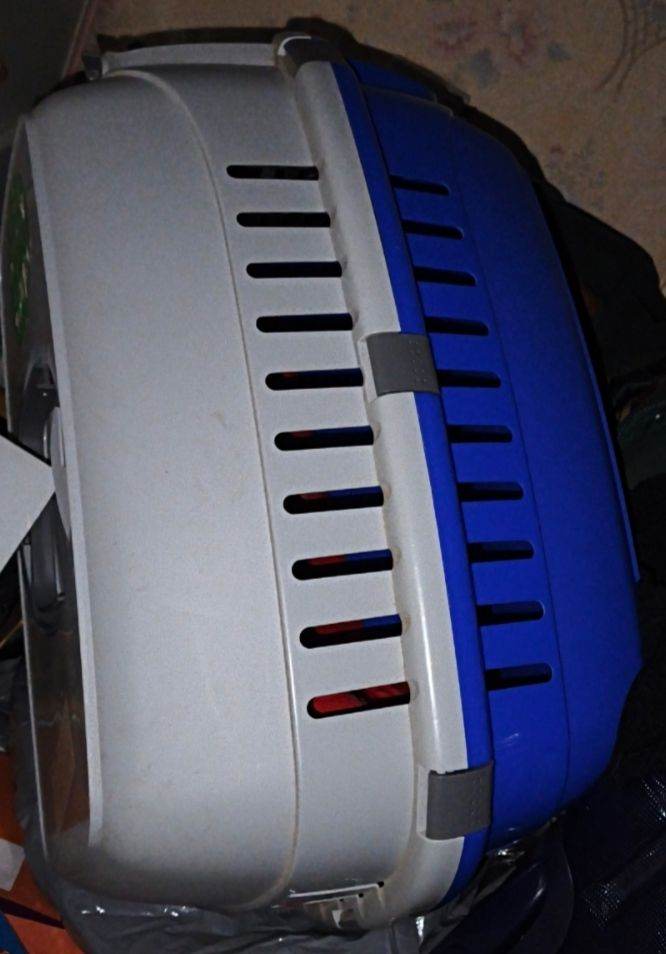 Free cat carrier - please pick up from CM20 1PW 