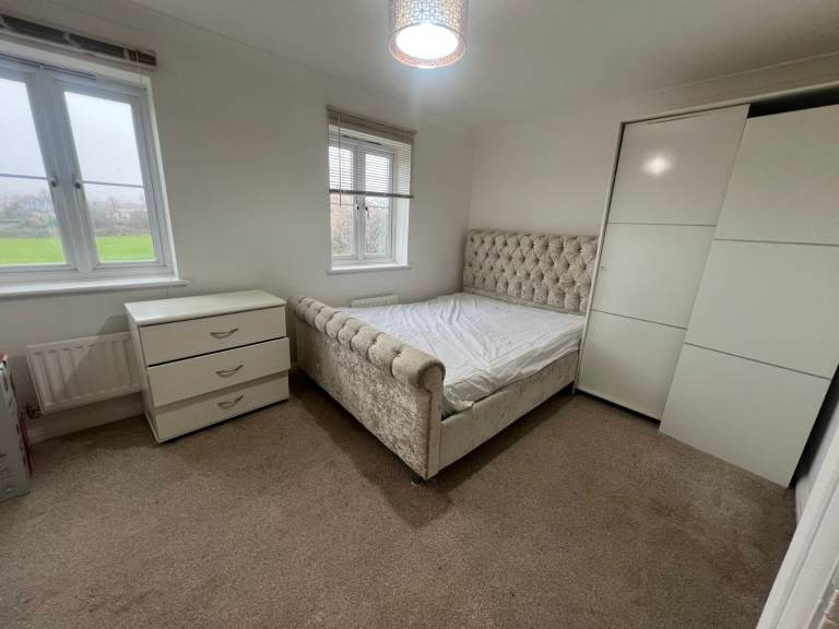 🏡 SHORT-LET • 4-Bed House • Paignton Close, Romford, RM3 8SF🏡