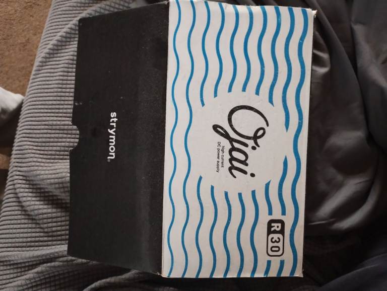 Guitar pedal power supply