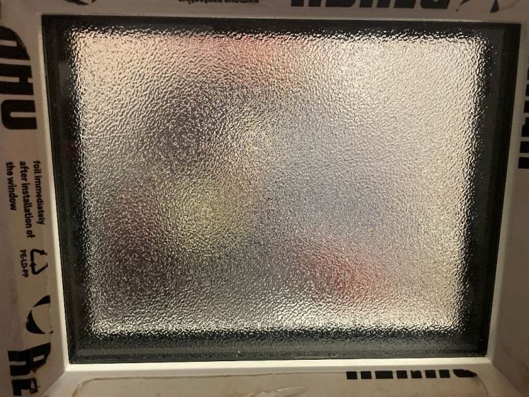 H 89.5 x W 42.5 cm-SMALL BRAND NEW REHAU UPVC DOUBLE GLAZED WINDOW OBSCURE (BATHROOM) (REF: SJ477) 