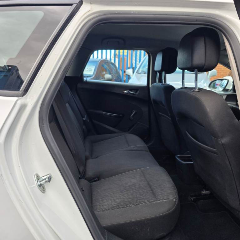 VAUXHALL ASTRA J ESTATE EXCLUSIV FACELIFT MODEL 1.7 DIESEL 110 BHP YEAR 2013 £20 ROAD TAX HPI CLEAR!