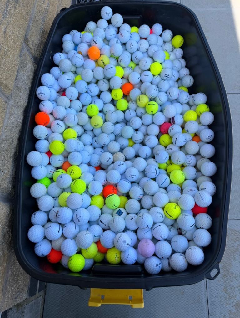 Golf balls 