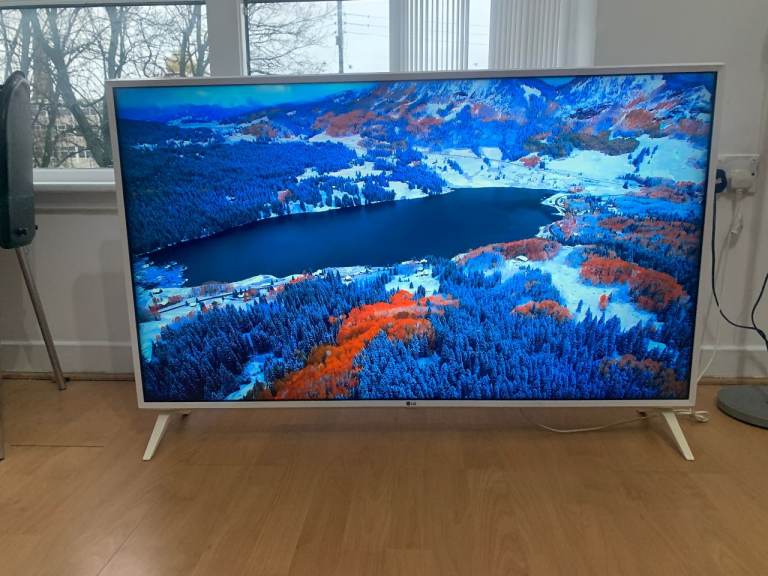 LG 50 Inch 4K smart TV White
