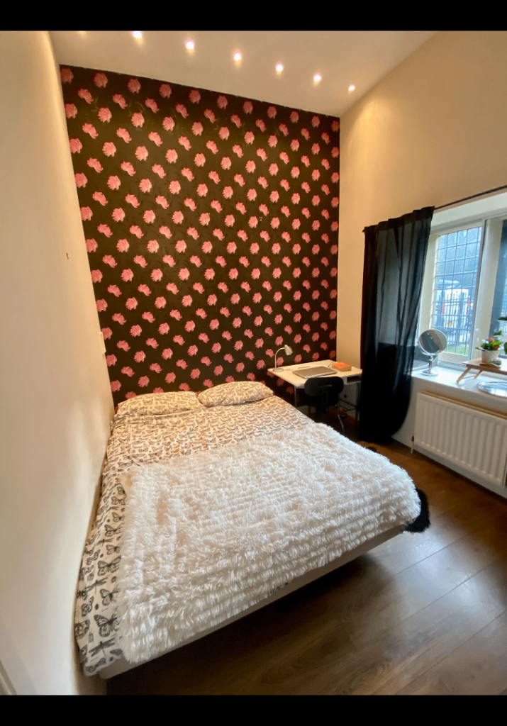 Beautiful room available for a female. 