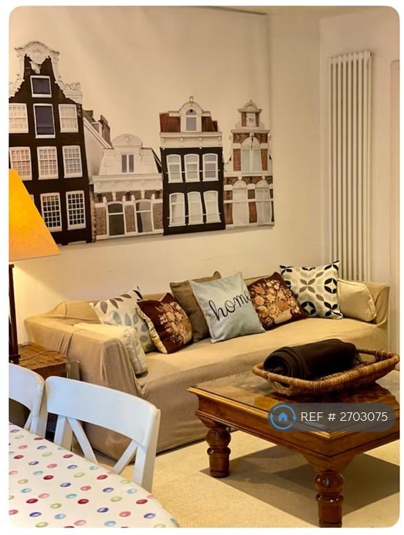 2 bedroom flat in Maze Hill Entrance, London, SE3 (2 bed) (#2703075)