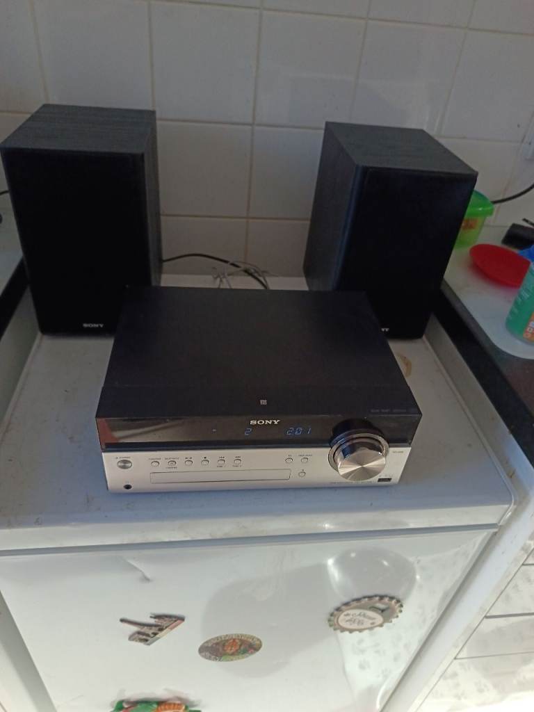 Sony Stereo System with Speakers – Good Condition