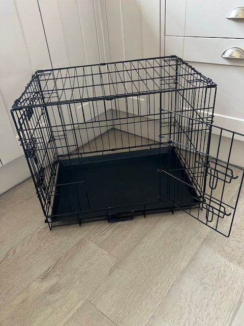 Metal two door dog crate 24"