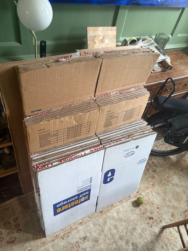 Free moving boxes