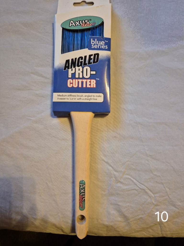 Assorted paint brushes