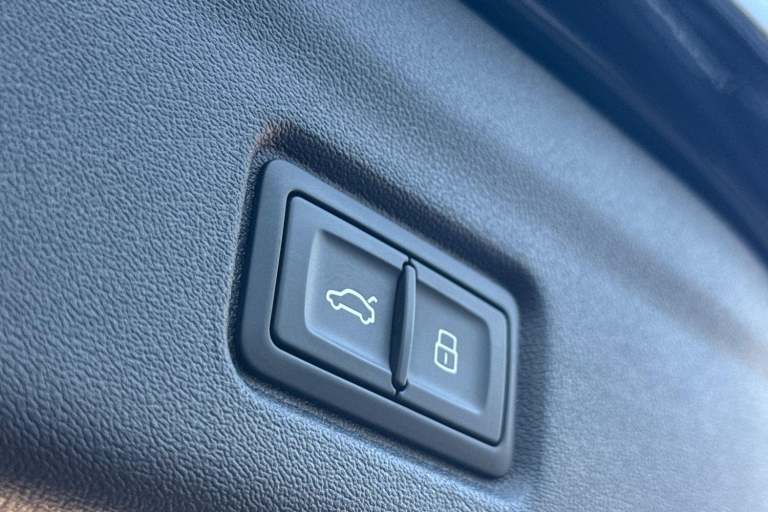 2024 Audi Q6 e-tron 100kWh S line SUV 5dr Electric Auto quattro (388 ps) ESTATE Electric Automatic