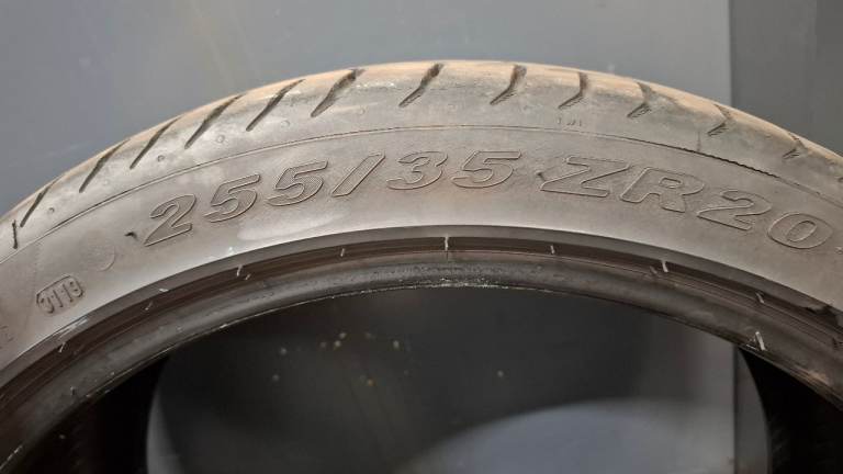 255 35 20 pirelli