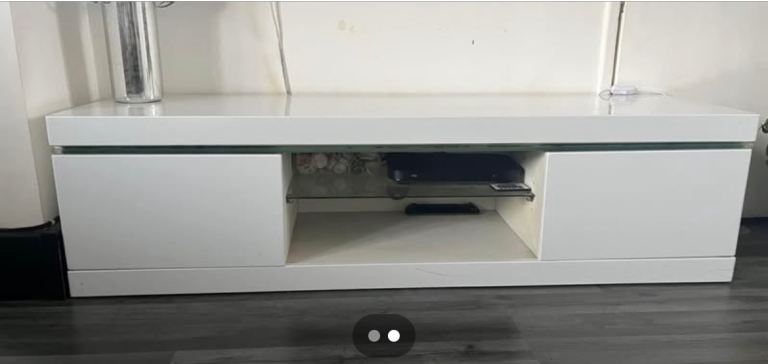 Absolute bargin!!! High gloss tv unit 