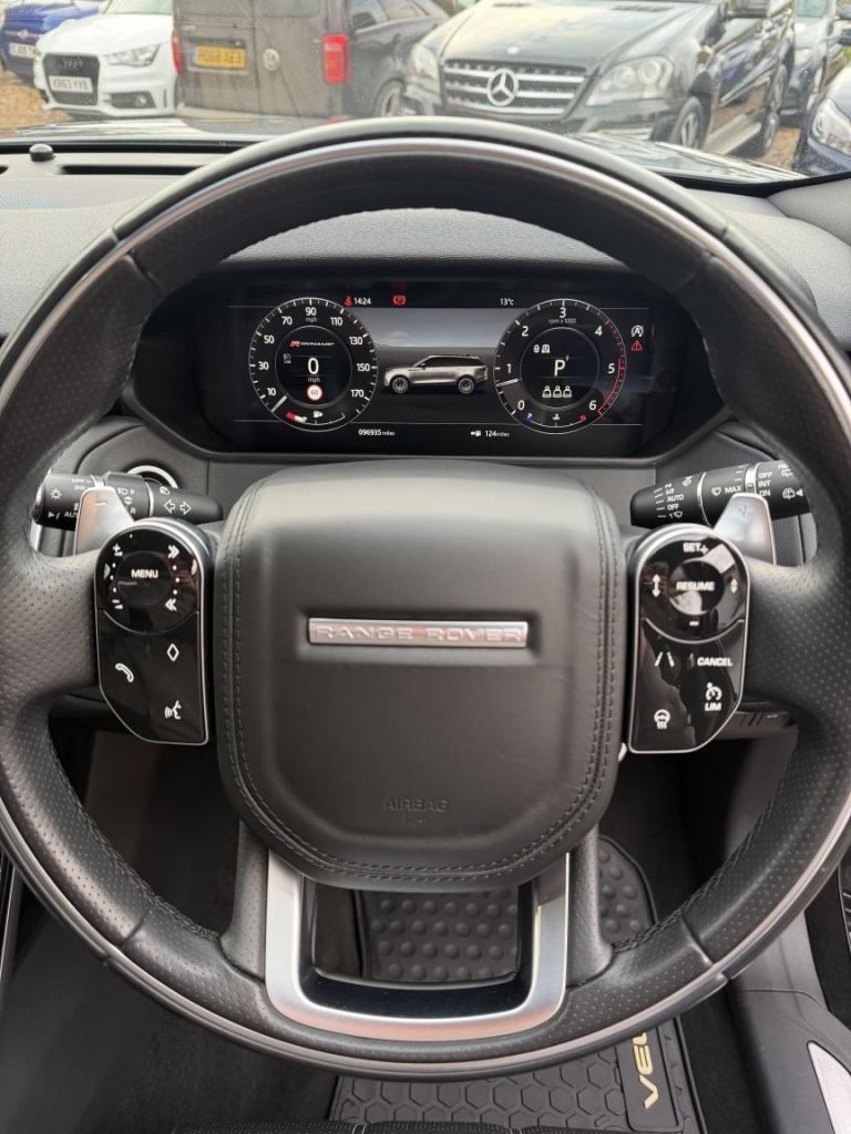 LAND ROVER RANGE ROVER VELAR 3.0 D300 R-Dynamic HSE 2019