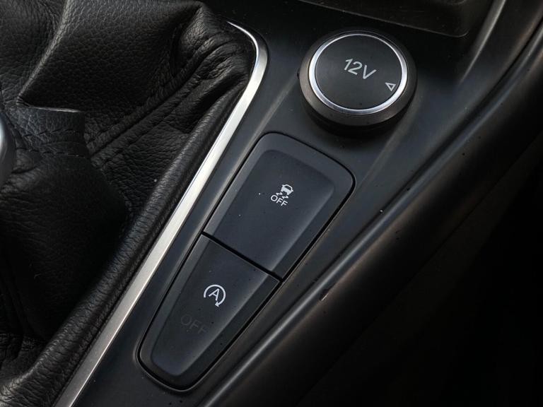 2015 Ford Focus 2.0T EcoBoost ST-2 5dr HATCHBACK PETROL Manual