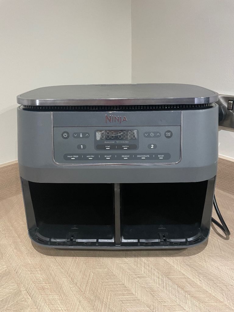 Nearly new Ninja DZ300UK Air Fryer (without drawers) 