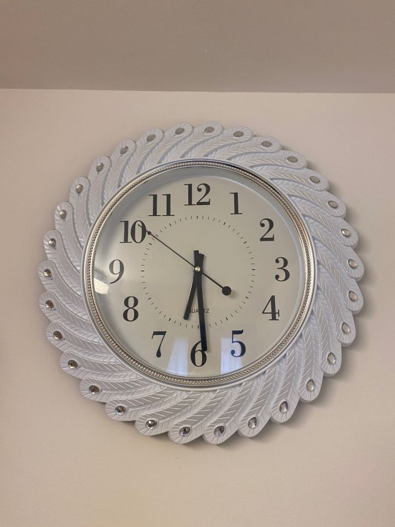 Stylish White Decorative Set: Mirror, Clock & Ornament - As New!